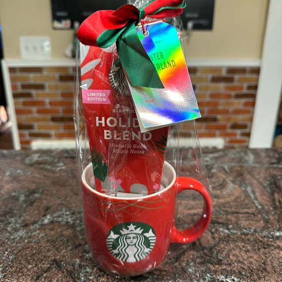 NWT Starbucks Winter Wonderland gift set - Picture 4 of 7